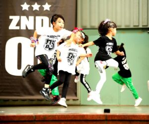 西新井ダンススクールでは、男の子 女の子に人気のHIPHOP教えてます